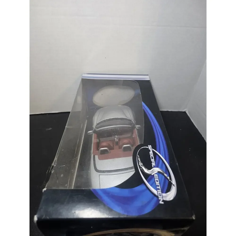 Silver Maserati Spyder 1:18 Scale Die-cast Model Car by Maisto Special Edition